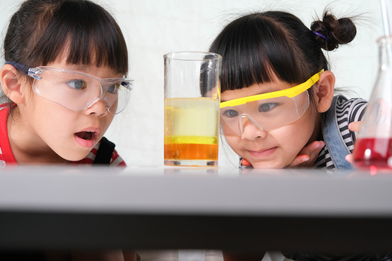 Two kids doing a science experiment - Family Christmas Gifts - The Grandkid Connection